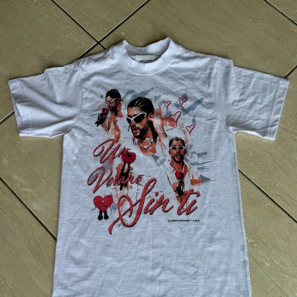 WORLD'S HOTTEST TOUR BAD BUNNY - Picture 1 of 3